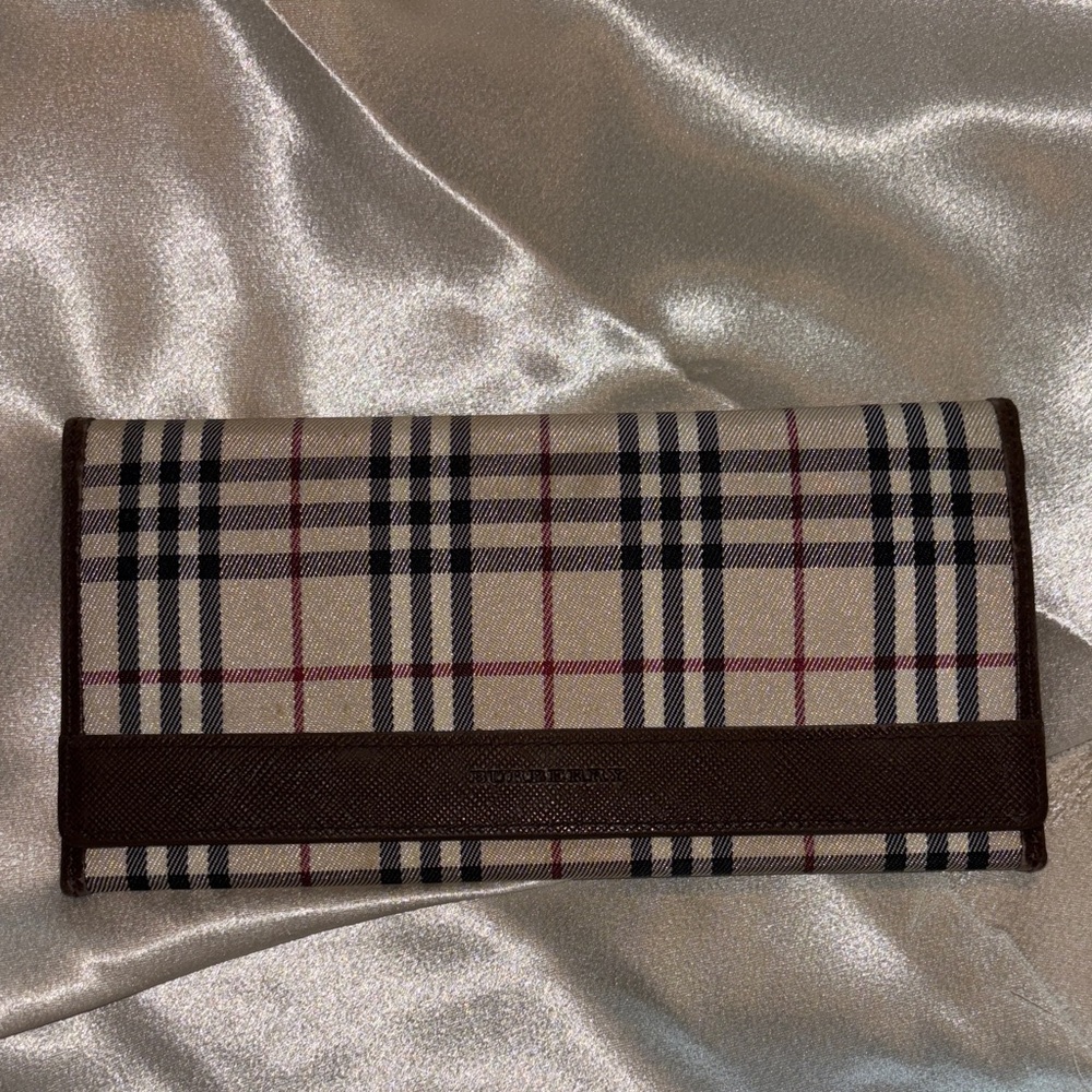 💎Authentic Burberry💎 Classic Nova Check Wallet in Beige, brown, black and red